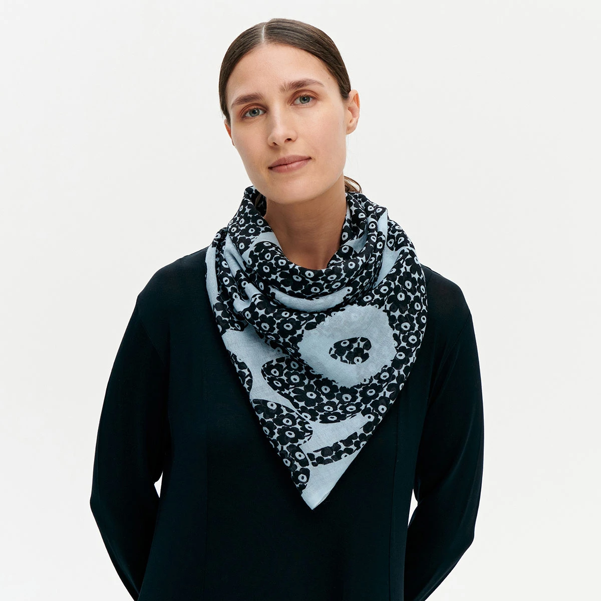 Marimekko Fiore Unikot Blue / Black Scarf 4 Marimekko Fiore Unikot Blue / Black Scarf - Image 2