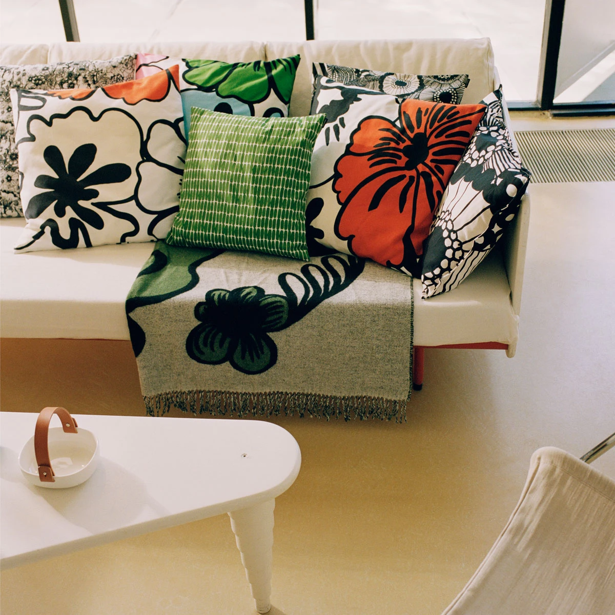 Marimekko Elakoon Elama White / Black / Green Blanket 8 Marimekko Elakoon Elama White / Black / Green Blanket - Image 6