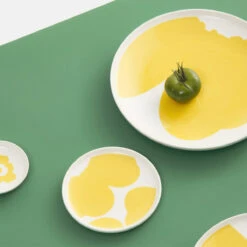 Marimekko Iso Unikko White / Spring Yellow Small Plate -home decoration marimekko iso unikko white spring yellow small plate 48