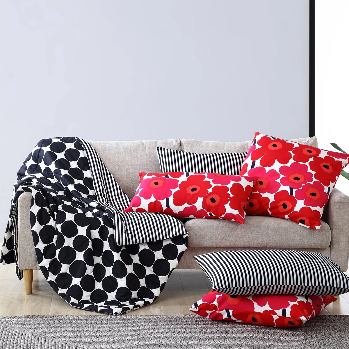 Marimekko Kivet Black / Ajo Black Reversible Throw 6 Marimekko Kivet Black / Ajo Black Reversible Throw - Image 4