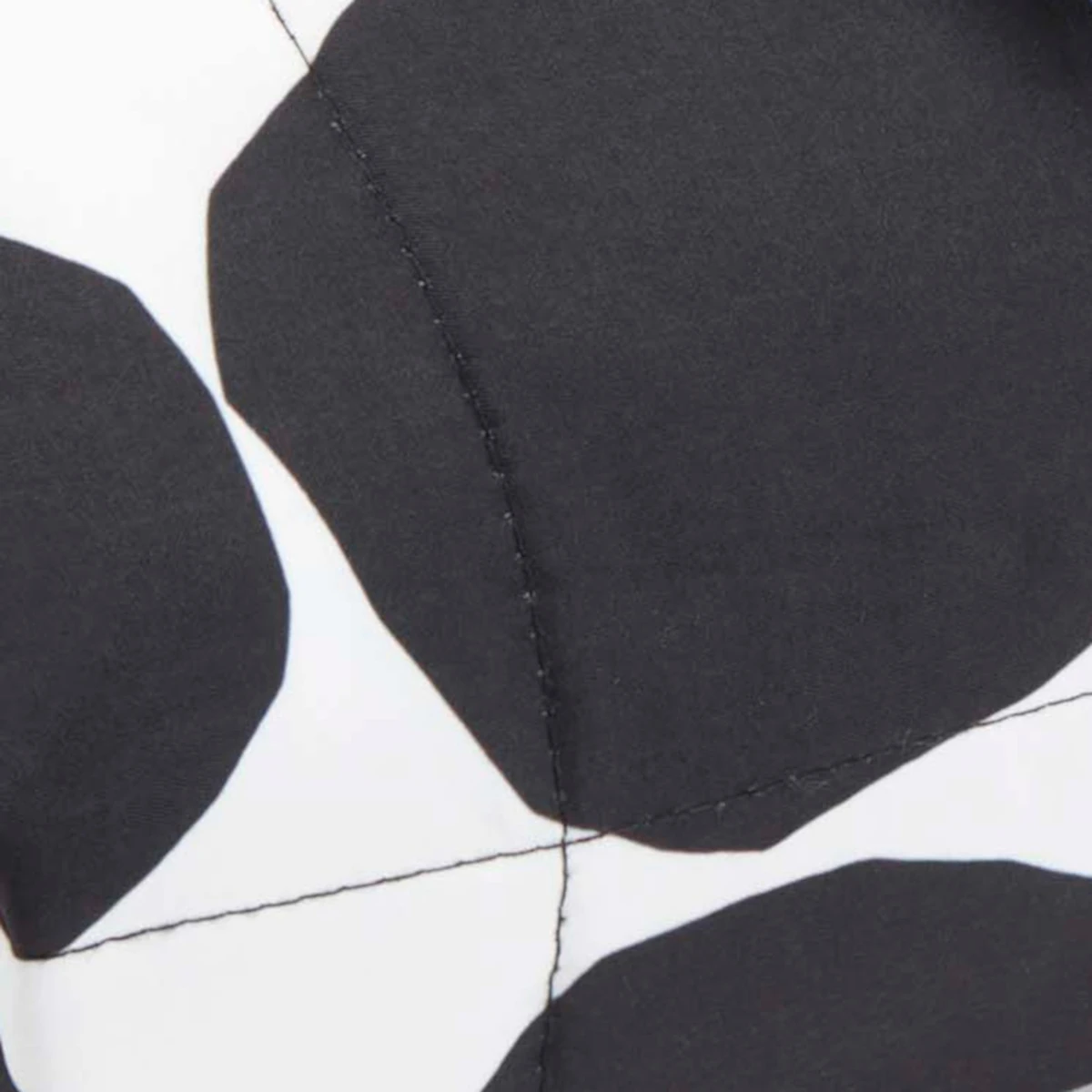 Marimekko Kivet Black / Ajo Black Reversible Throw 7 Marimekko Kivet Black / Ajo Black Reversible Throw - Image 5