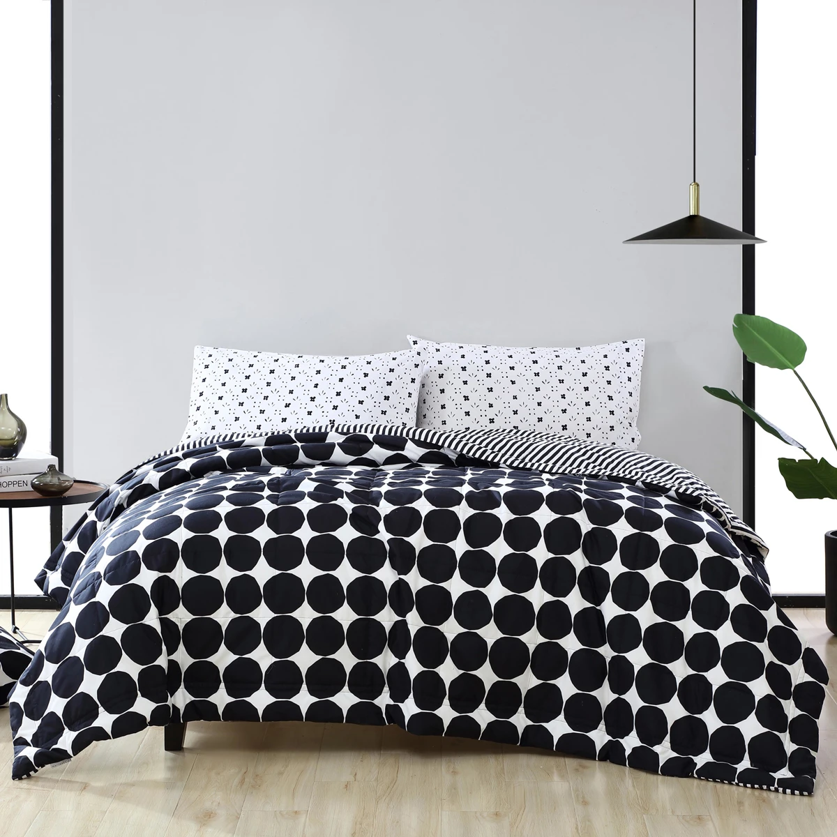 Marimekko Kivet Black / Ajo Black Reversible Twin Blanket 3 Marimekko Kivet Black / Ajo Black Reversible Twin Blanket