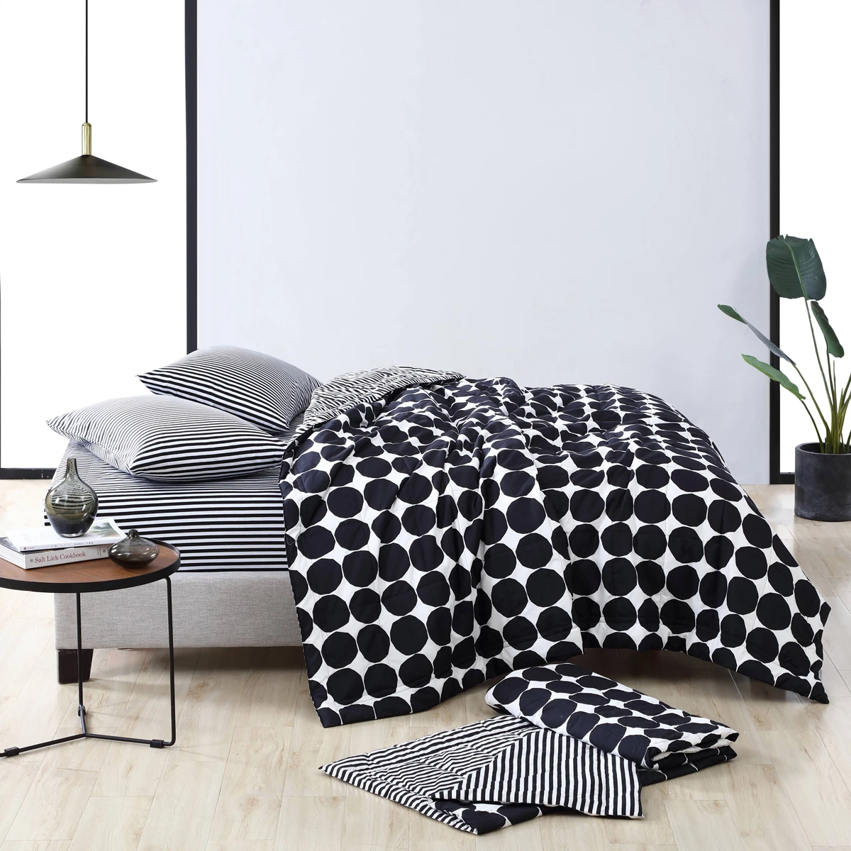 Marimekko Kivet Black / Ajo Black Reversible Twin Blanket 4 Marimekko Kivet Black / Ajo Black Reversible Twin Blanket - Image 2