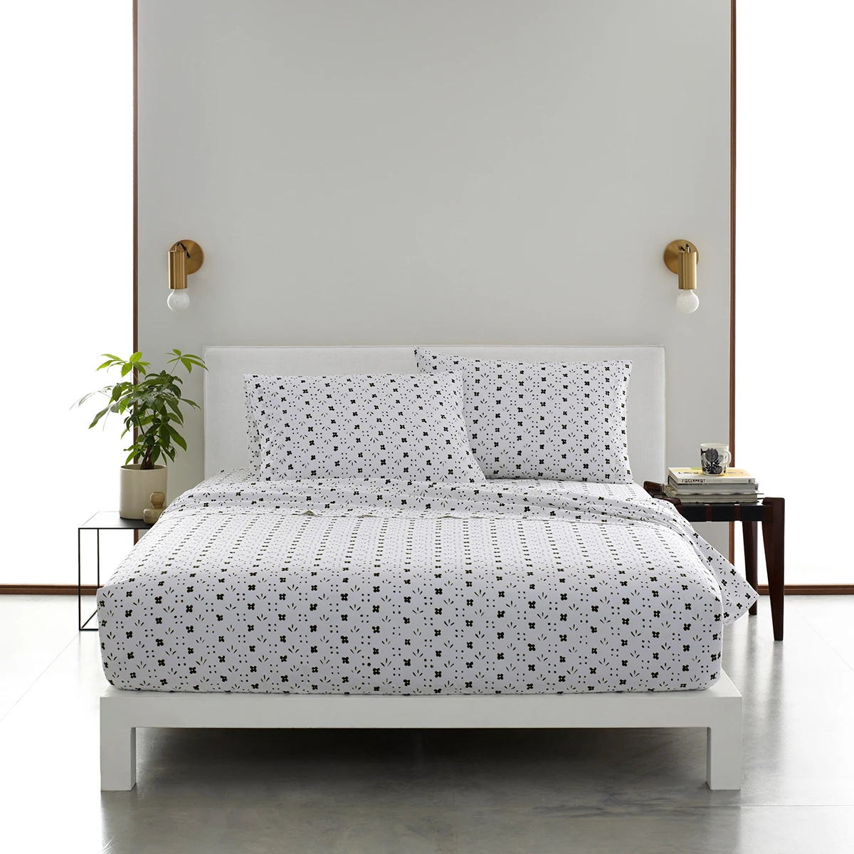 Marimekko Kukkaketo White / Black Standard Pillowcases - Set Of 2 2 Marimekko Kukkaketo White / Black Standard Pillowcases - Set Of 2