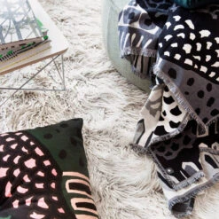 Marimekko Kumiseva Black / White Blanket