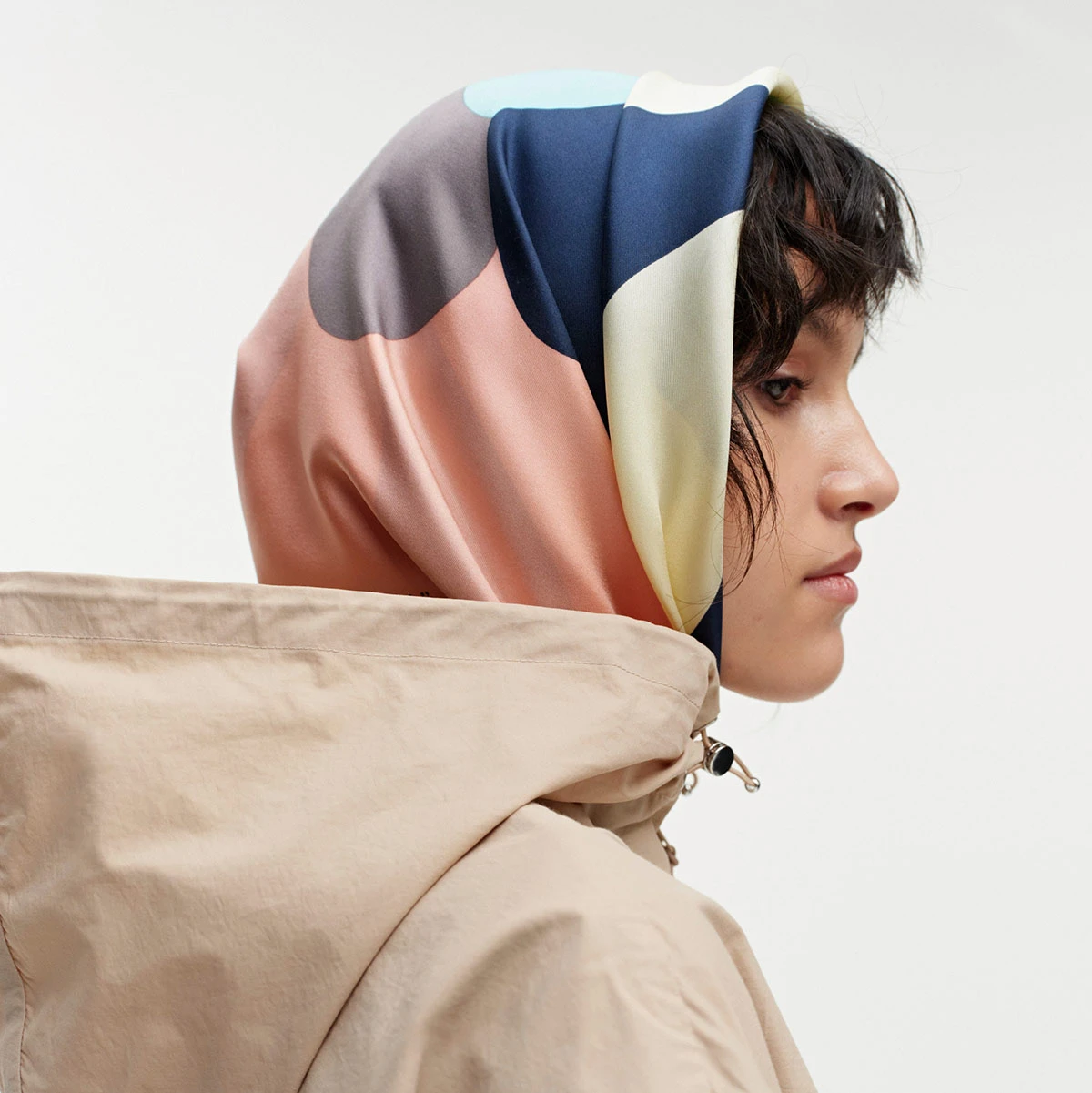 Marimekko Lauhtua Meduusa Blue / Pink / Yellow Scarf 4 Marimekko Lauhtua Meduusa Blue / Pink / Yellow Scarf - Image 2