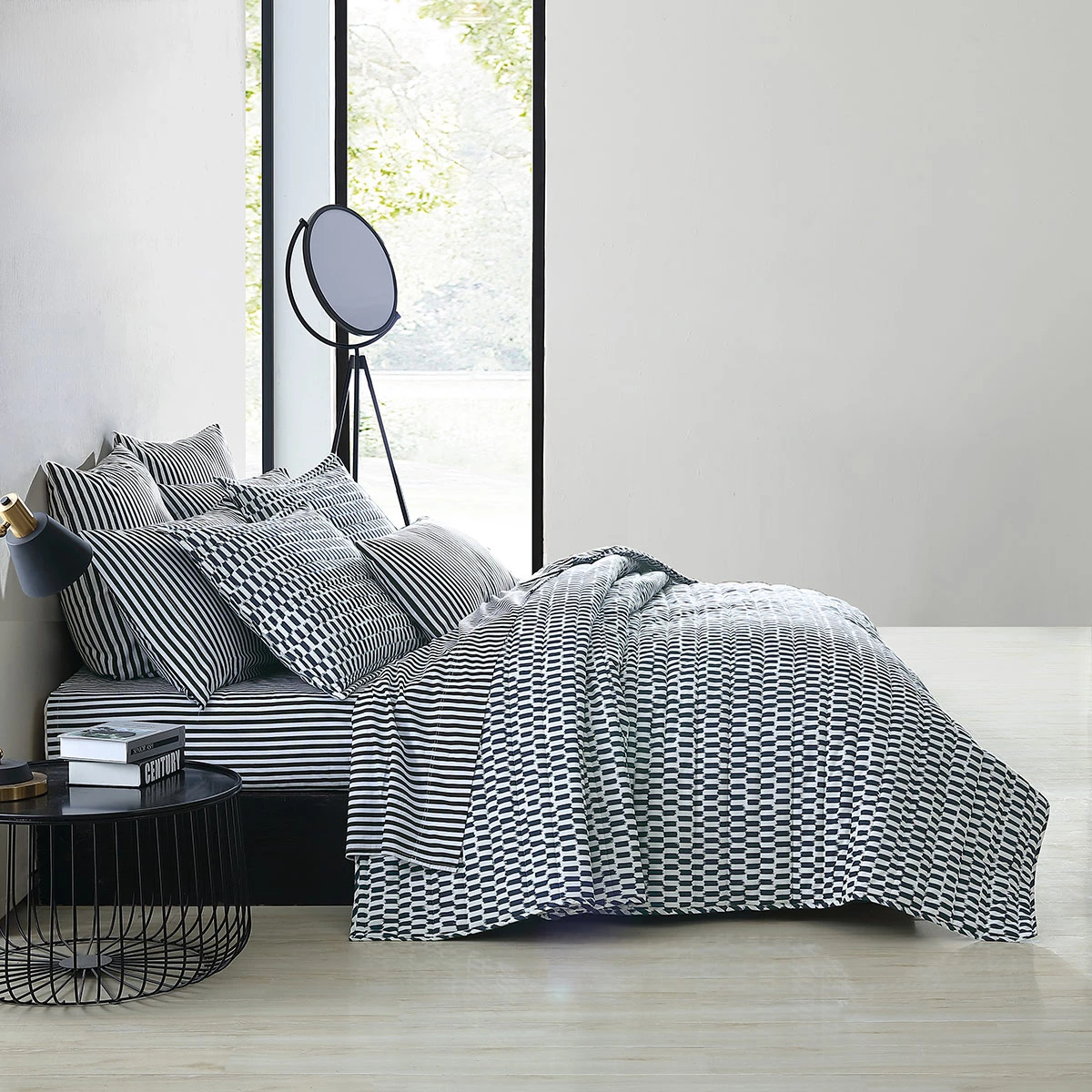 Marimekko Piekana Navy / White Full / Queen Quilt Set 5 Marimekko Piekana Navy / White Full / Queen Quilt Set - Image 3