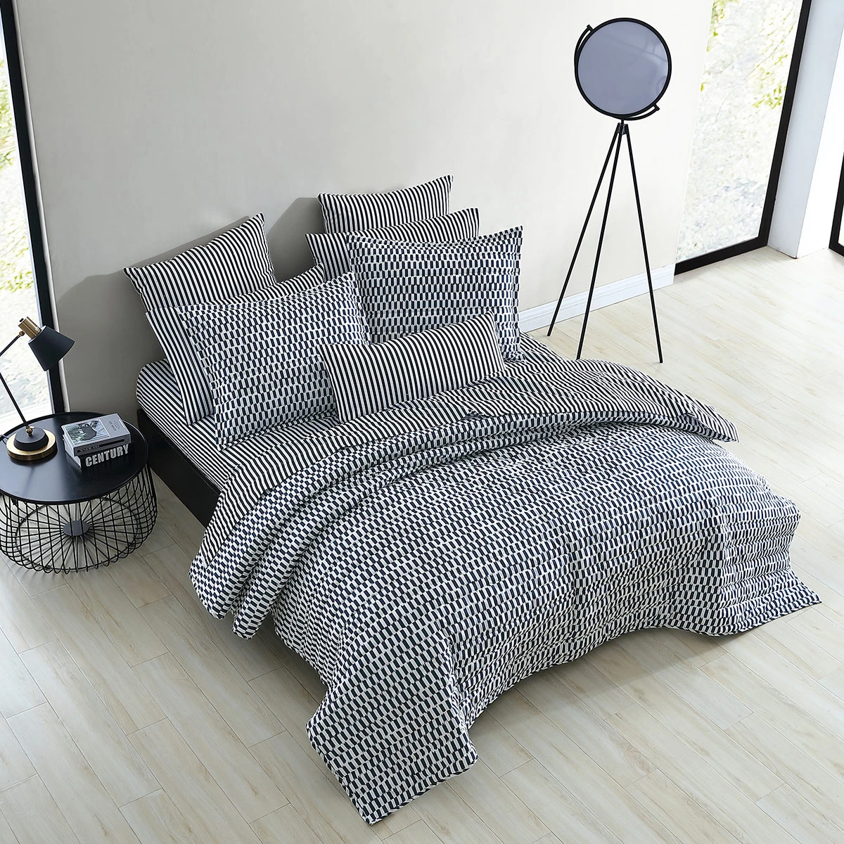 Marimekko Piekana Navy / White Full / Queen Quilt Set 7 Marimekko Piekana Navy / White Full / Queen Quilt Set - Image 5