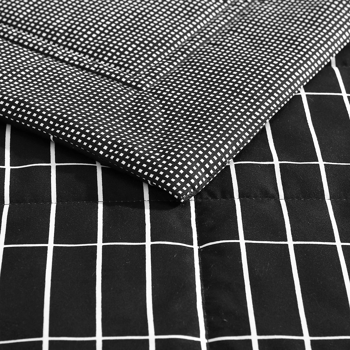 Marimekko Pieni Tiiliskivi Black / White Full / Queen Quilted Blanket 7 Marimekko Pieni Tiiliskivi Black / White Full / Queen Quilted Blanket - Image 5