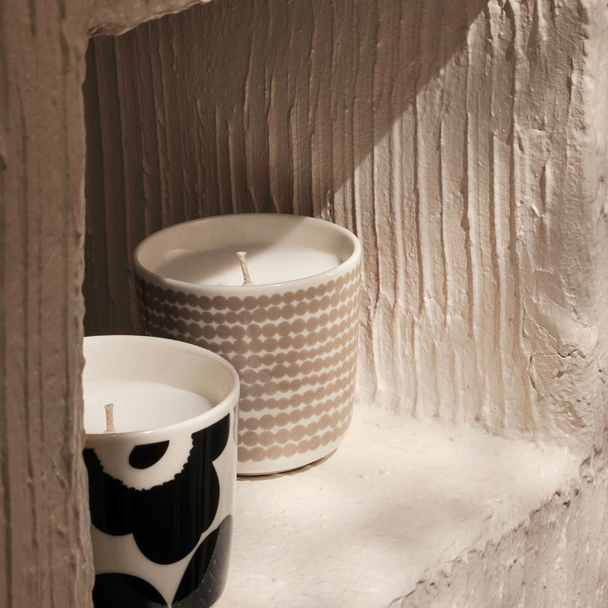 Marimekko Räsymatto White / Clay Sleeping Garden Scented Candle 4 Marimekko Räsymatto White / Clay Sleeping Garden Scented Candle - Image 2