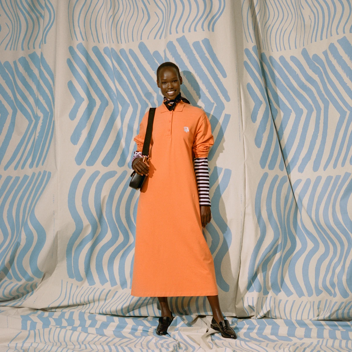 Marimekko Silkkikuikka Ivory / Indigo Fabric Repeat 5 Marimekko Silkkikuikka Ivory / Indigo Fabric Repeat - Image 3