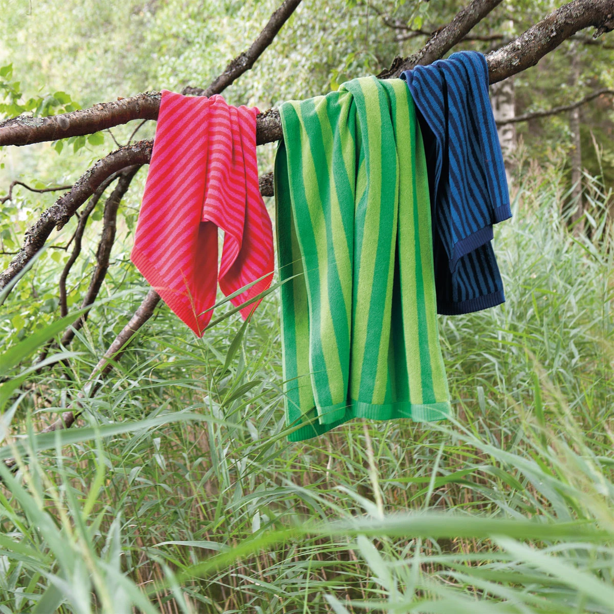 Marimekko Ujo Blue/Navy Hand Towel 4 Marimekko Ujo Blue/Navy Hand Towel - Image 2