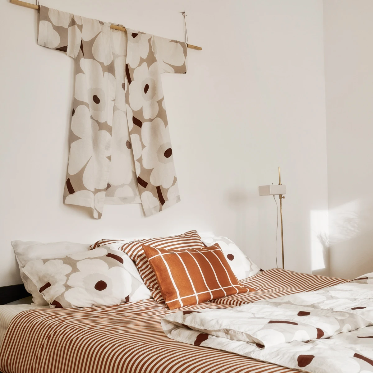 Marimekko Unikko Beige / White / Brown Linen Robe 4 Marimekko Unikko Beige / White / Brown Linen Robe - Image 2