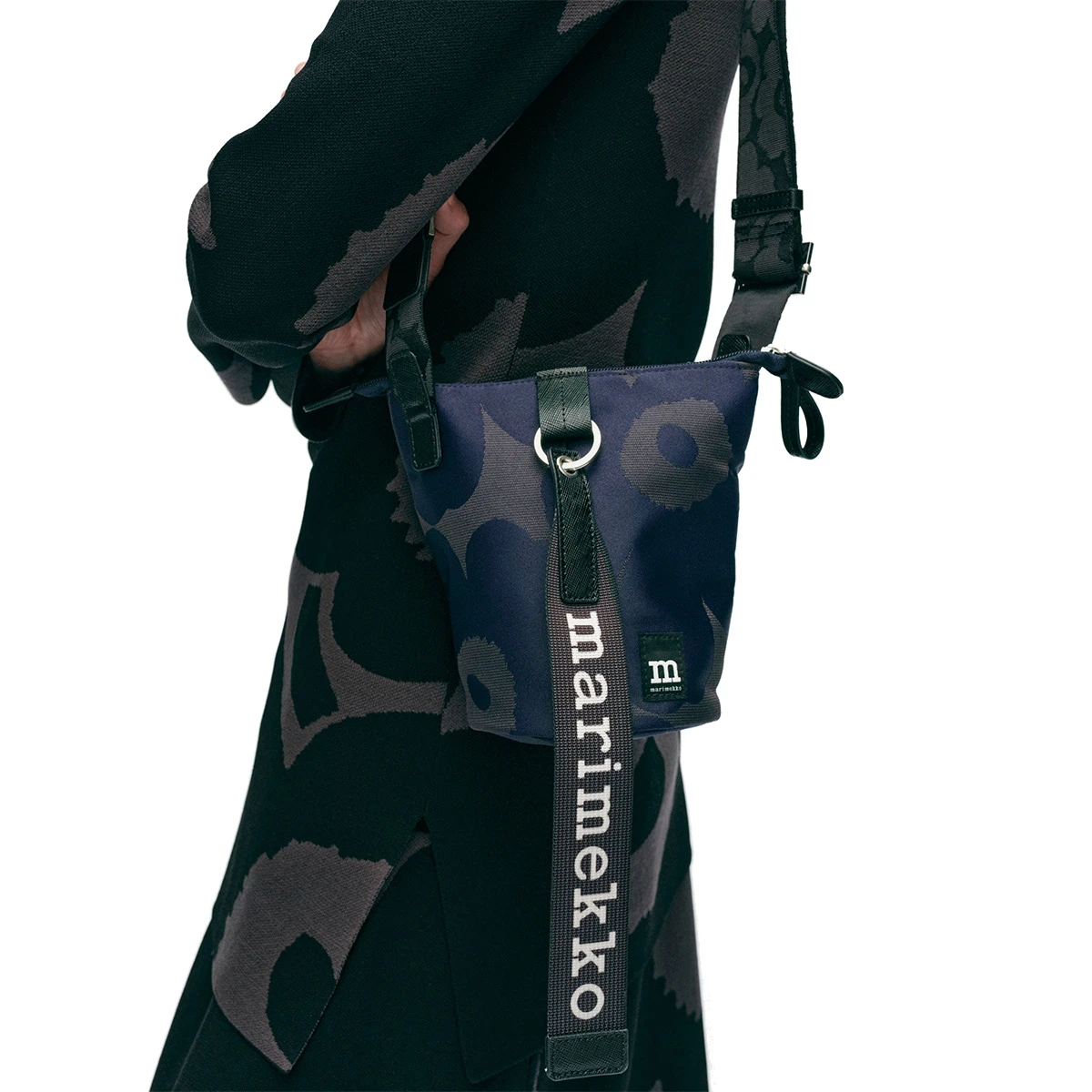 Marimekko Unikko Navy Blue / Black Essential Bucket Bag 6 Marimekko Unikko Navy Blue / Black Essential Bucket Bag - Image 4