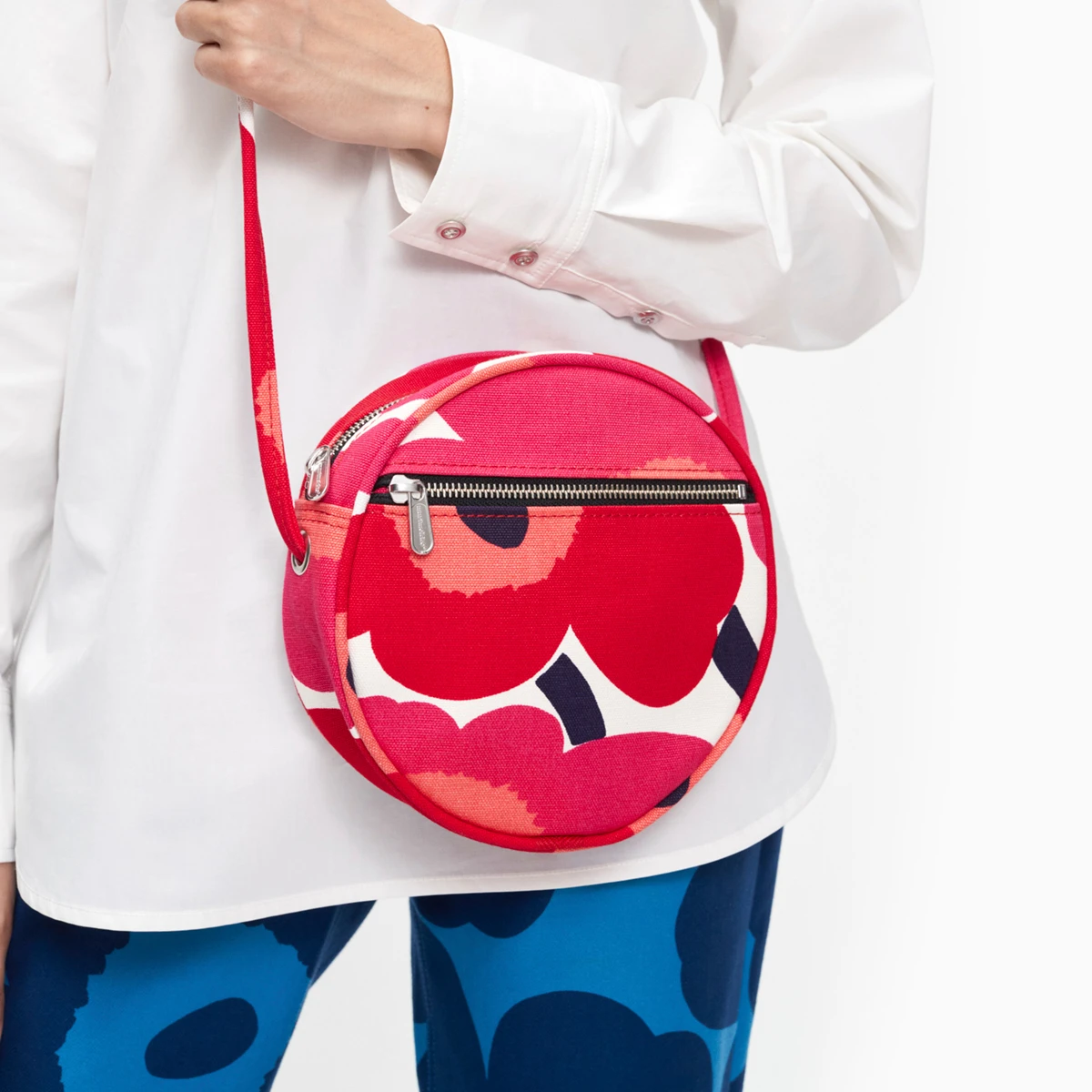 Marimekko Unikko White / Red Liia Bag 4 Marimekko Unikko White / Red Liia Bag - Image 2