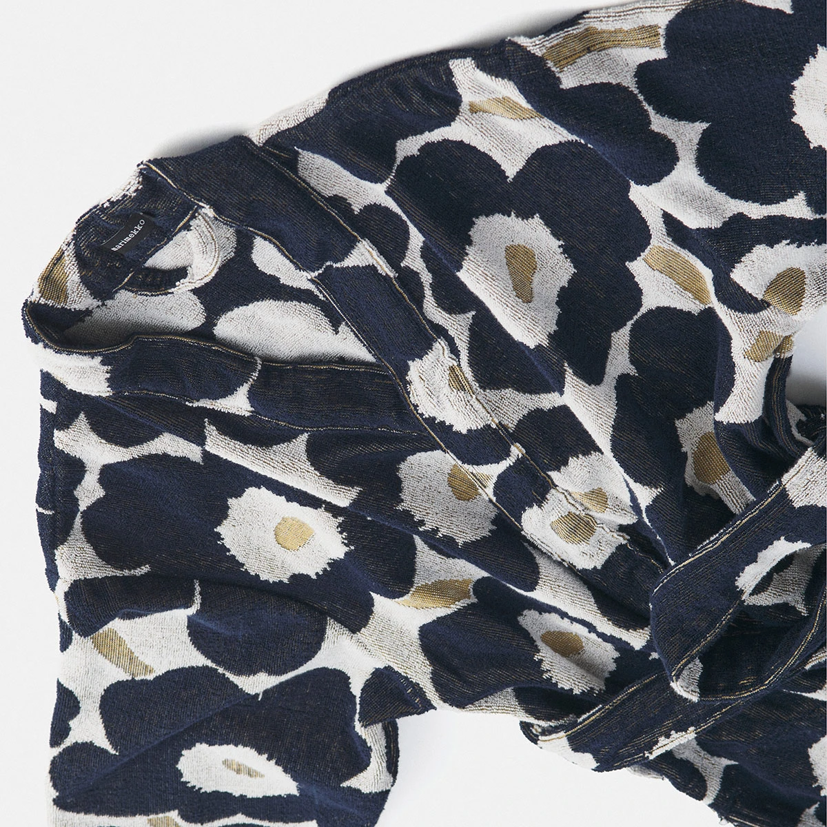 Marimekko Unikko White / Dark Blue / Gold Bathrobe 3 Marimekko Unikko White / Dark Blue / Gold Bathrobe
