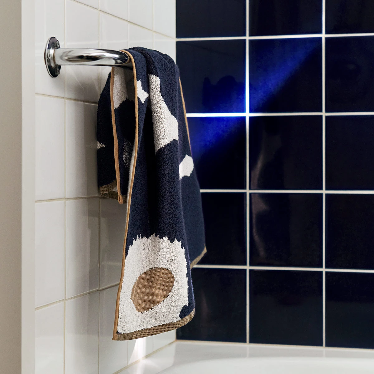 Marimekko Unikko White / Dark Blue / Gold Hand Towel